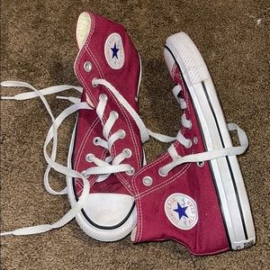 maroon converse